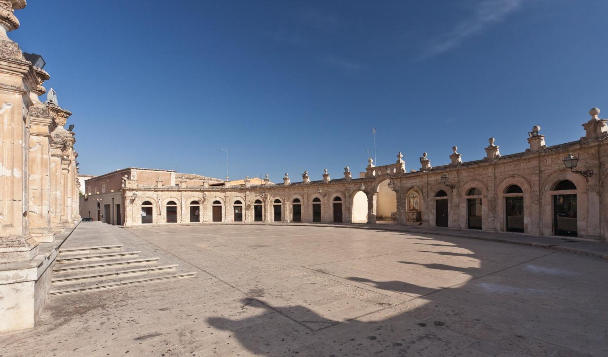 イスピカ Palazzo Gambuzzaアパートホテル エクステリア 写真
